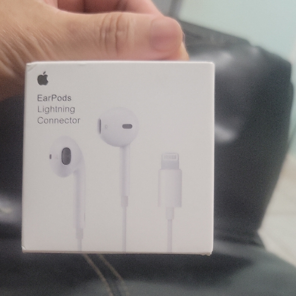 Apple EarPods with Lightning Connector - White